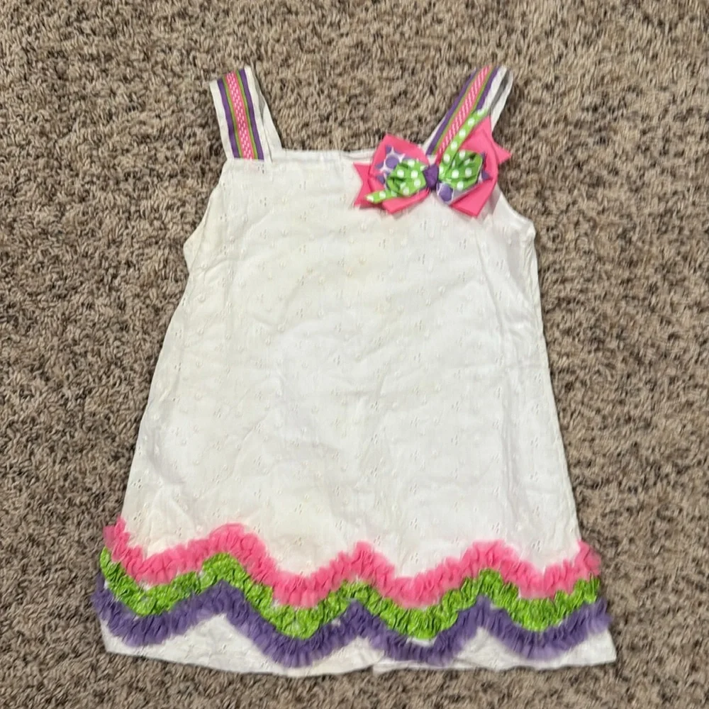 Girls Size 6 green and white matching pants set